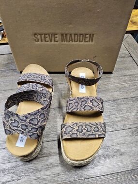 New NWOT Size 6 Steve Madden Blu Snake Kimmie Sandals